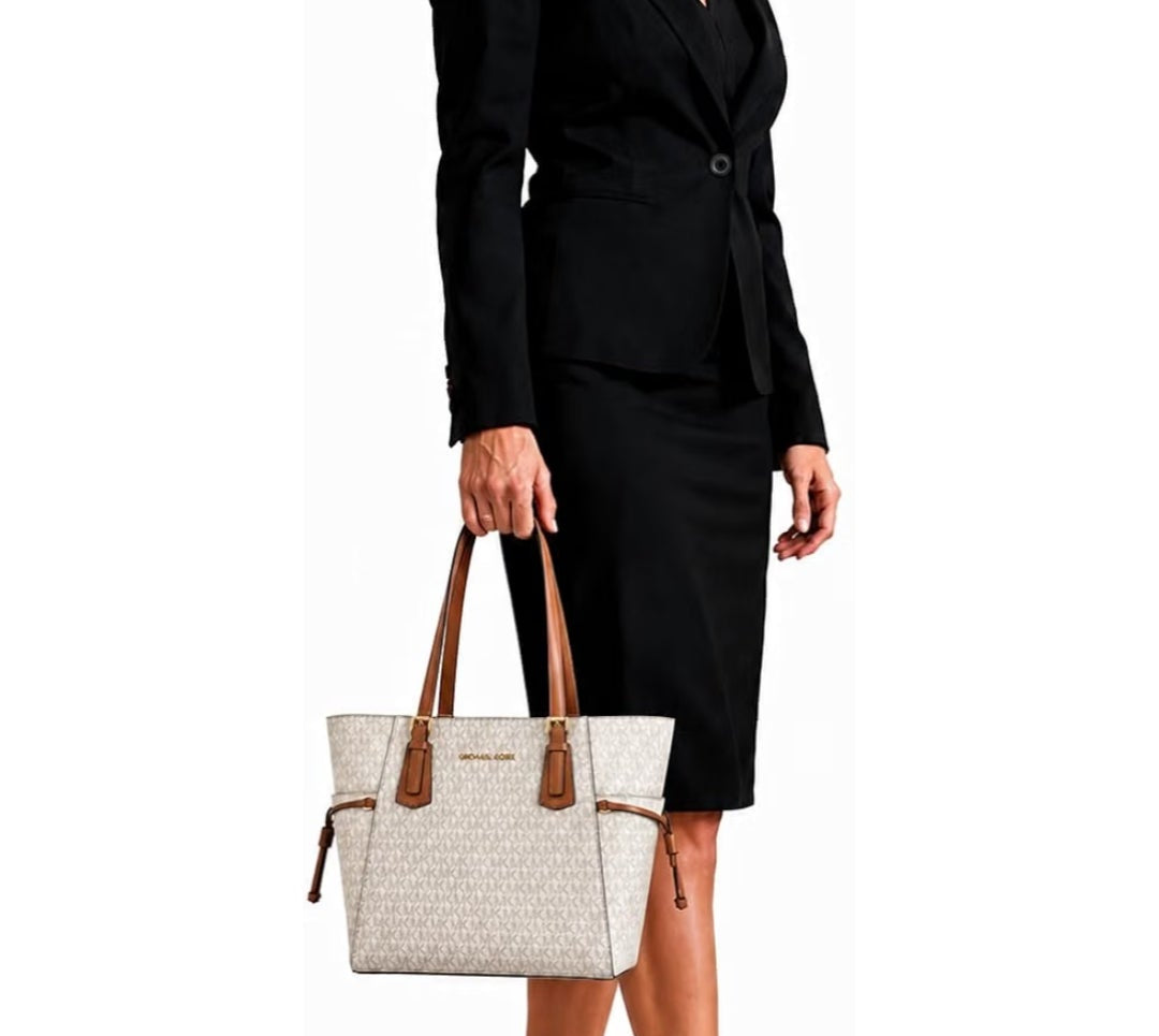 Michael Kors Voyager Tasche Handtasche Bag
Mittiges Reißverschlussfach