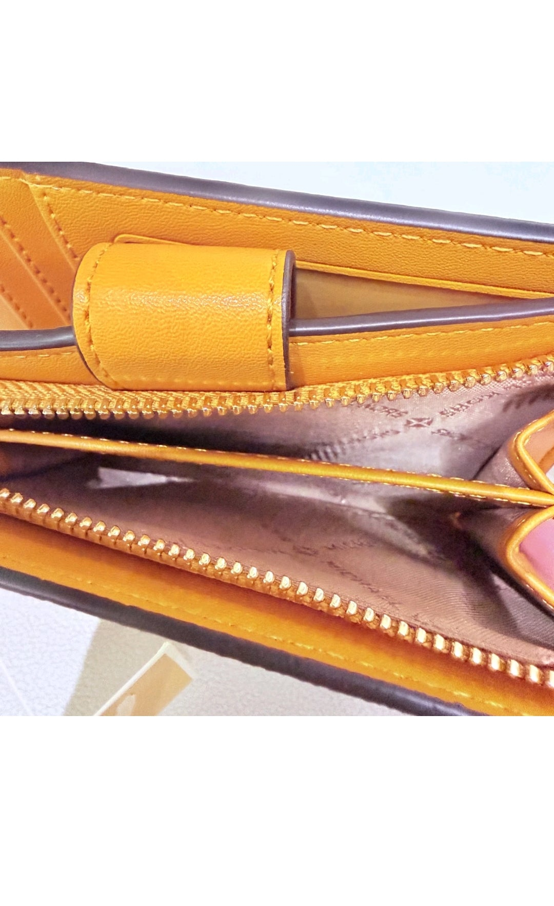 Michael Kors Jet Set MD Bifold Zip Coin Card Wallet Radiant Orange Vanilla