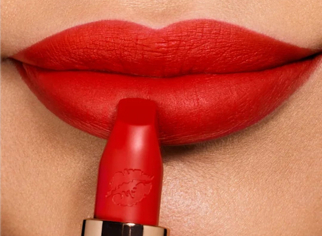 Charlotte Tilbury HOT LIPS
TELL LAURA
